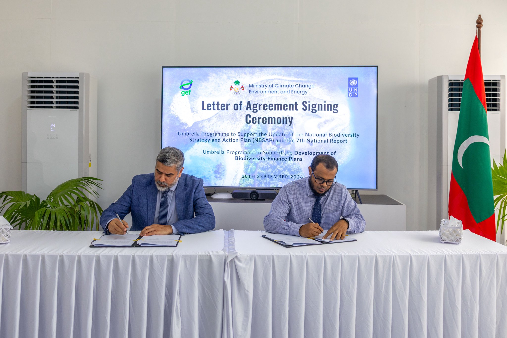 ތިމާވެށި ހިމާޔަތްކުރުމުގެ މުހިންމު މަޝްރޫޢުތަކެއް ހިންގުމަށް ޔޫއެންޑީޕީއާއެކު އެއްބަސްވުމެއްގައި ސޮއިކޮށްފި