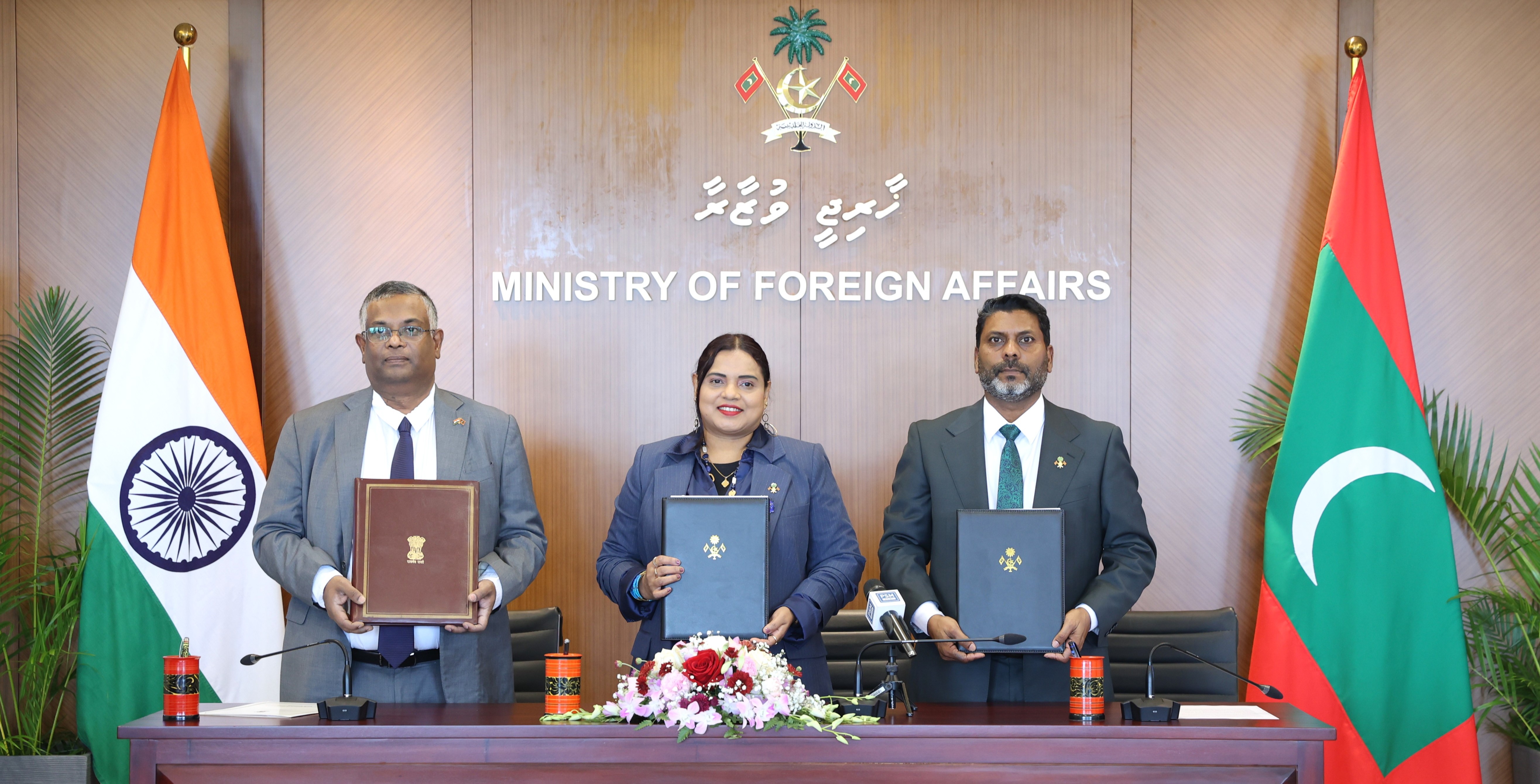 އިންޑިއާގެ އެހީގައި 3 ރަށެއްގެ ފިޓްނަސް އަދި ރެކްރިއޭޝަން ސެންޓަރުތަކަށް ސާމާނު ހޯދުމުގެ އެއްބަސްވުމެއްގައި ސޮއިކޮށްފި