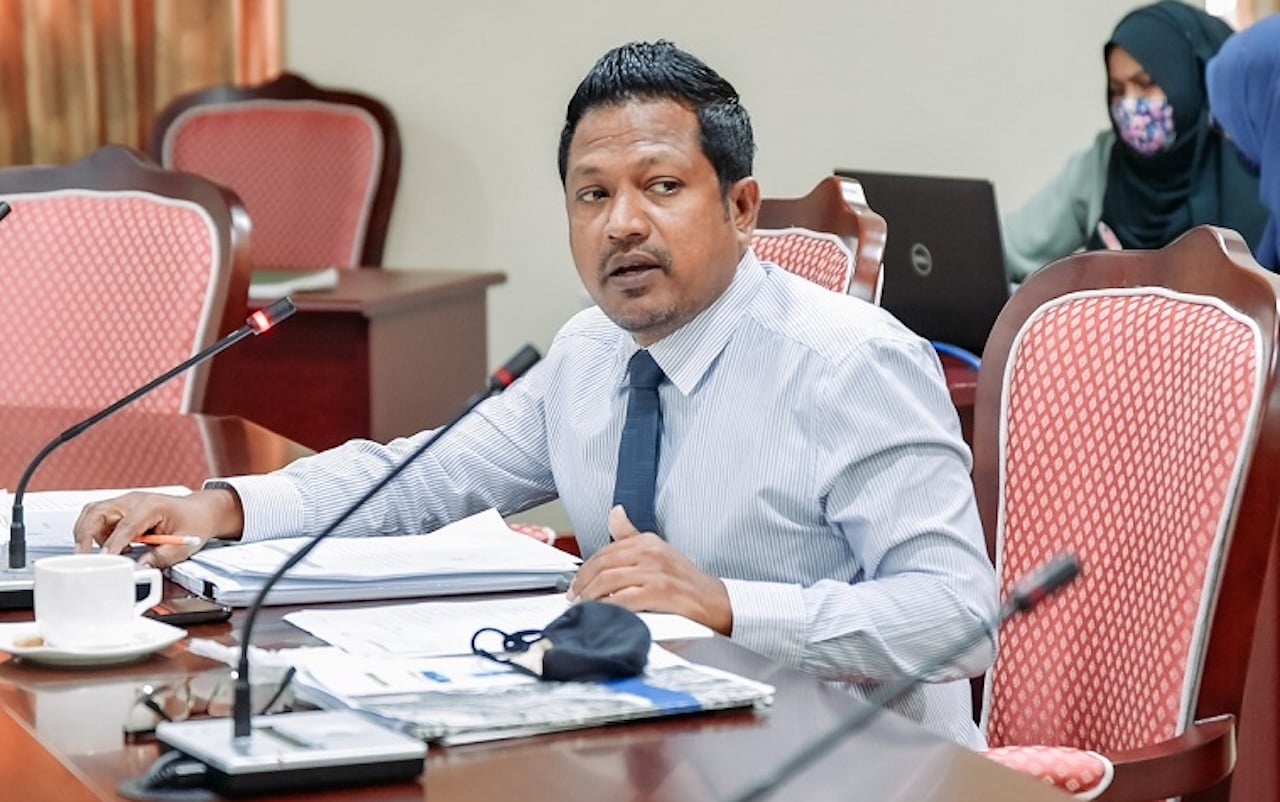 ބޭނުންވަނީ އިދިކީލިވުމުގެ ބަދަލުގައި ސަރުކާރު ޒިންމާދާރު ކުރުވާނެ މެންބަރުން: އިންތި