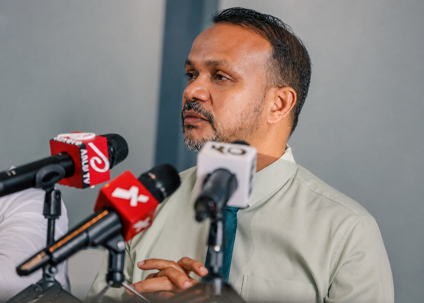ޗުއްޓީ އާއި ޕިކްނިކަށް ބޭރަށްދާ ކޮންމެ މީހަކަށް ޑޮލަރު ދިނުމަކީ ދައުލަތުން ކުރަންޖެހޭ ކަމެއް ނޫން: އަލީ ހުސެއިން