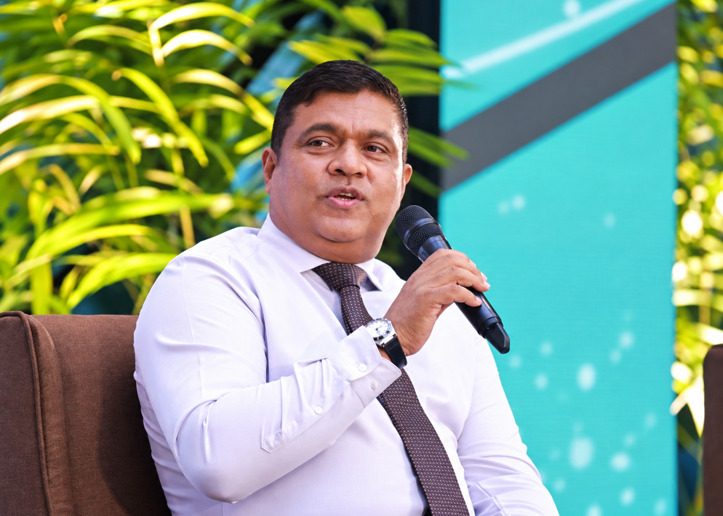 ފަތުރުވެރިކަމާއި މަދަނީ އުދުހުންތަކާ ބެހޭ ވަޒީރު މުޙައްމަދު އަމީން