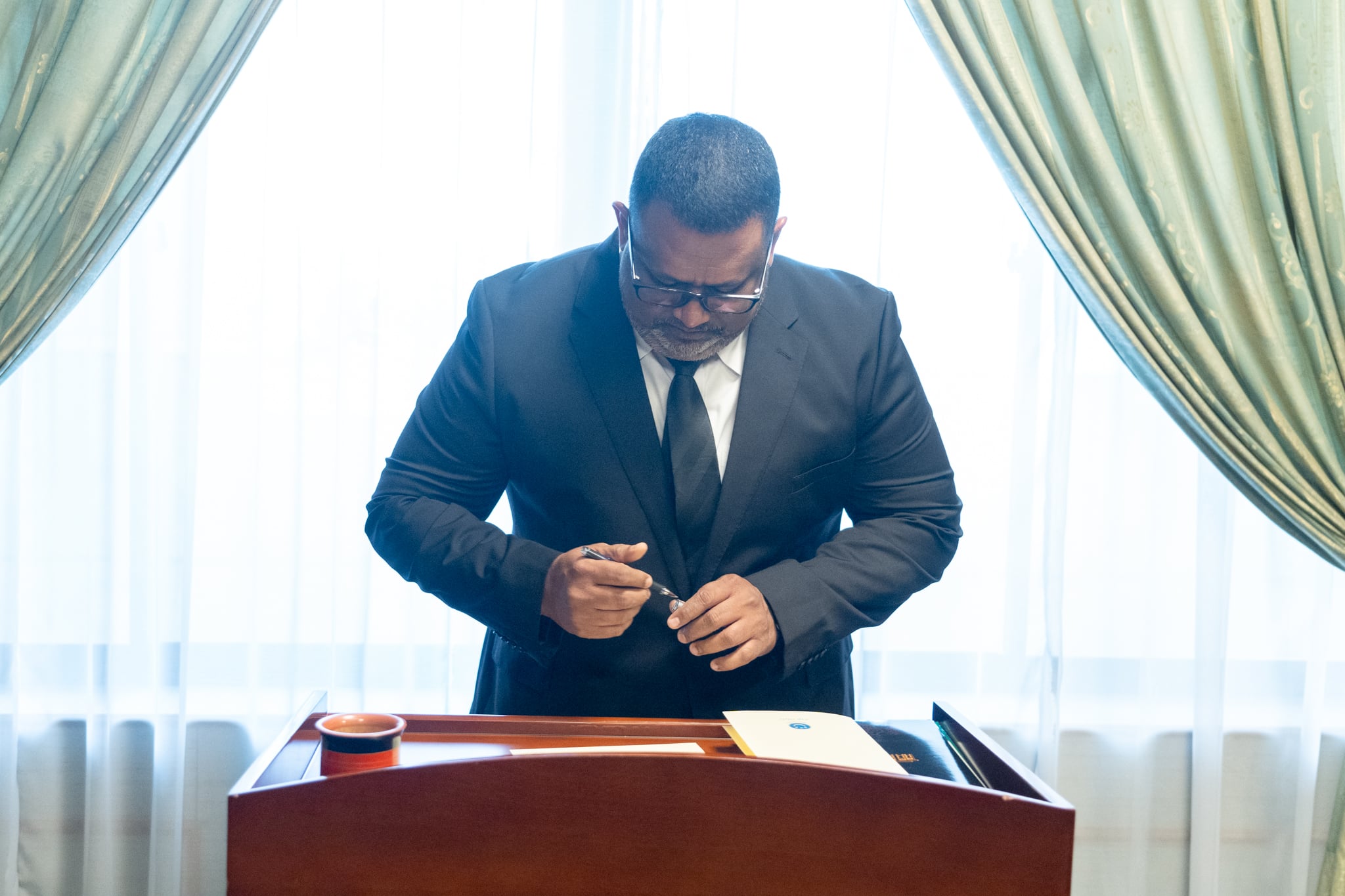 ސާޖަންޓް އެޓް އާމްސް، ޠަލްޙަތު މަގާމާ ހަވާލުވެވަޑައިގެންފި