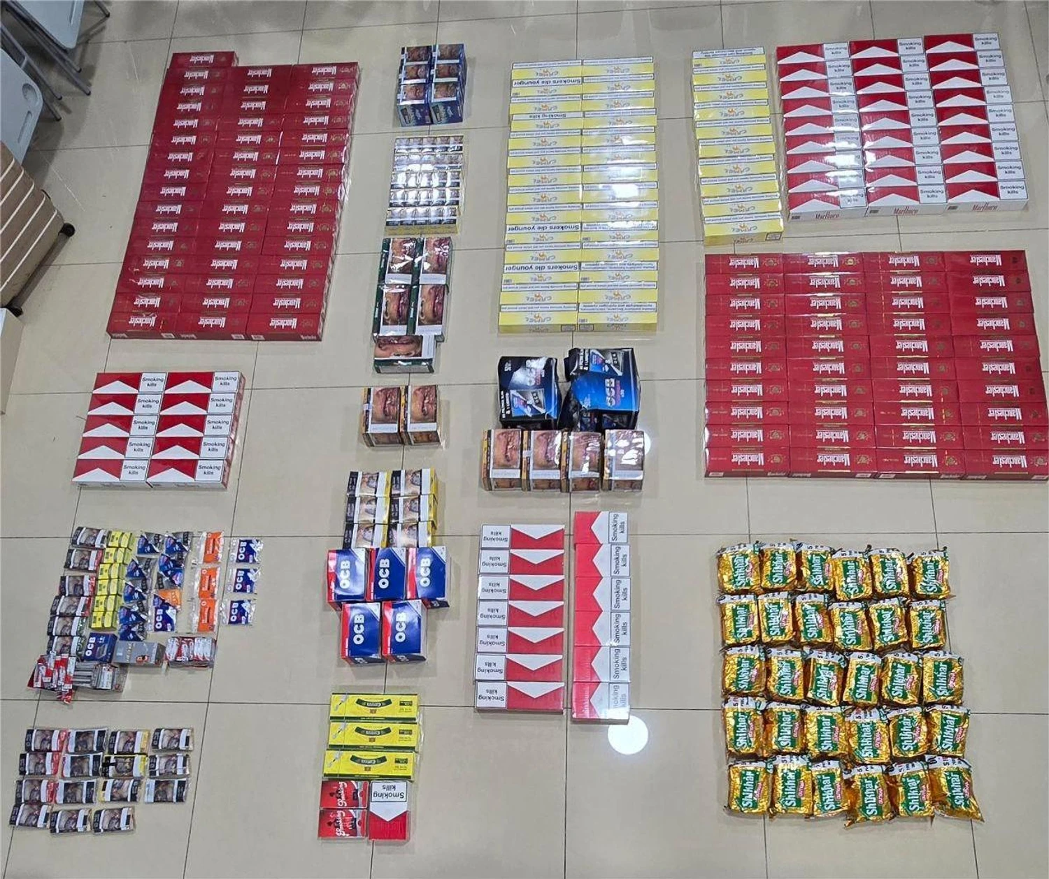 ޤަވާއިދާ ޚިލާފަށް ވިޔަފާރި ކުރަމުންދިޔަ ދެ ބިދޭސީން ހުޅުމާލެއިން އަތުލައިގެންފި