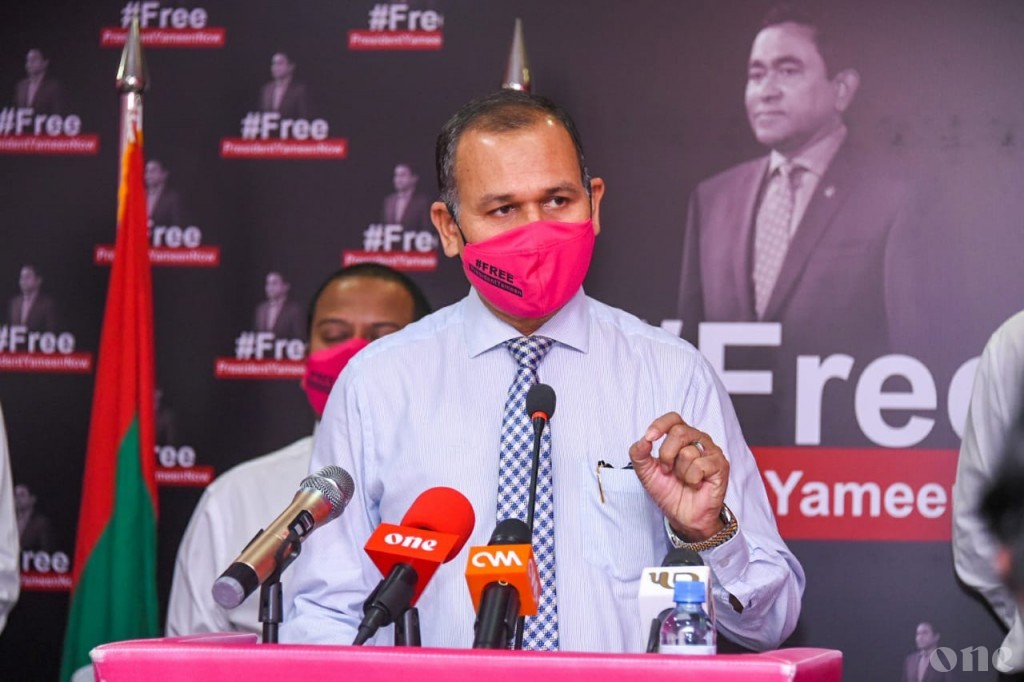 އާދަމް ޝަރީފް ވިދާޅުވީ، ލަކުޑި ކާޅަކަށް ދޮންކޭލެއް ނުކެވޭނެ ކަމަށް