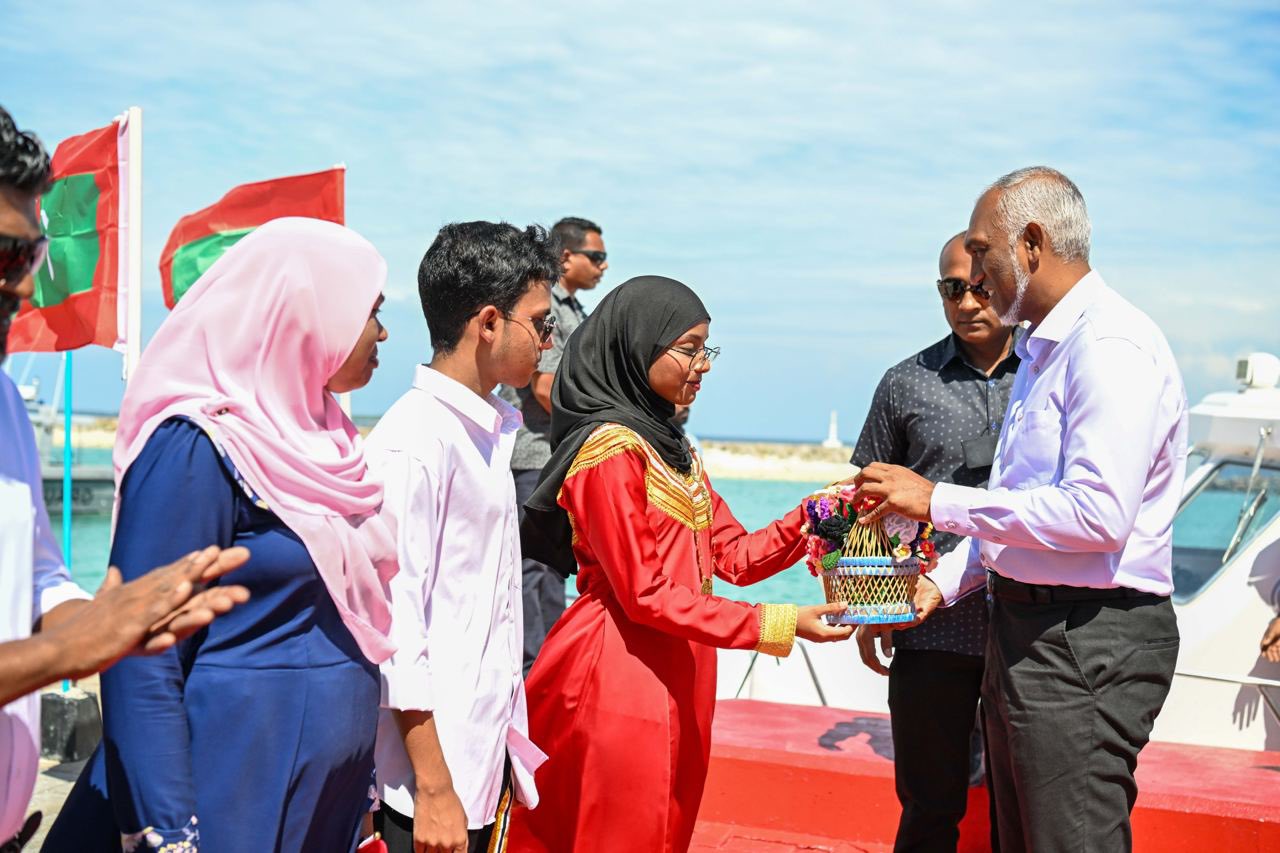 ރައީސް ވިދާޅުވީ ގައްދޫއާއި މާވަރުލު އެއާޕޯޓު އެއްގަމުން ގުޅާލަދެއްވާނެ ކަމަށް