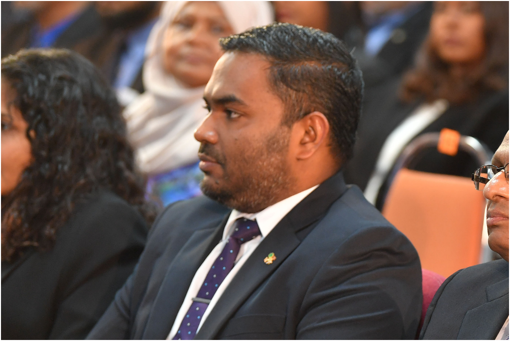 މަހާޒް ވިދާޅުވީ ކްރިމިނަލް ކޯޓުގެ ޤާޟީއަކަށްވެސް މުވައްޒަފަކަށްވެސް ނުގުޅުއްވާ ކަމަށް