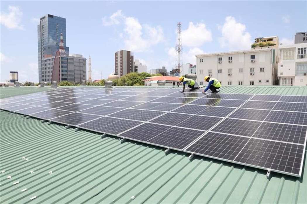 އެސްޓީއޯގެ 2 ގުދަނެއްގެ ބޮޑުބަޔަކަށް ސޯލާ ހަކަތަ!