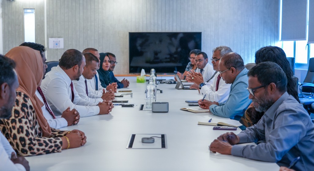 އައްޑޫ ސިޓީގައި ކަންބޮޑުވުންހުރި ކަންކަން މިނިސްޓަރ ތޯރިގާ ހިއްސާކޮށްފި