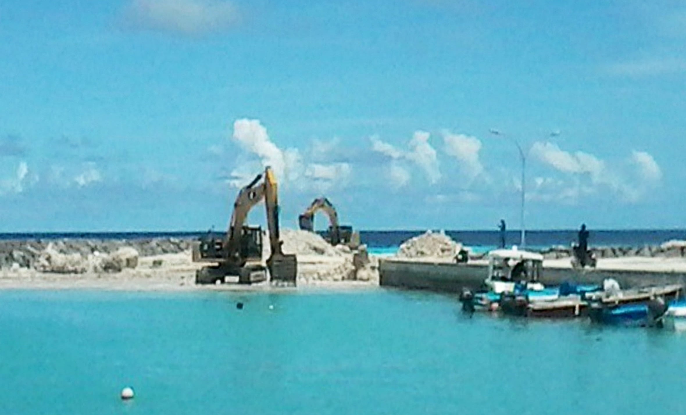 މާބައިދޫގެ އާ ނެރު ހެދުމާއި ބްރޭކްވޯޓަރ ހެދުމުގެ މަސައްކަތް ނިމުމަކާ ހަމައަށް