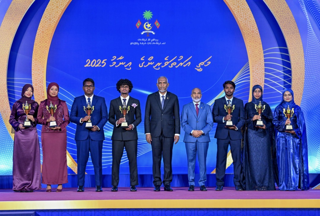 މަތީ ސާނަވީ އިމްތިހާނުން އެއްވަނަ ހޯދި 7 ދަރިވަރަކަށް ރައީސުލްޖުމްހޫރިއްޔާގެ ޚާއްޞަ ސްކޮލަރޝިޕް ހަވާލުކޮށްފި