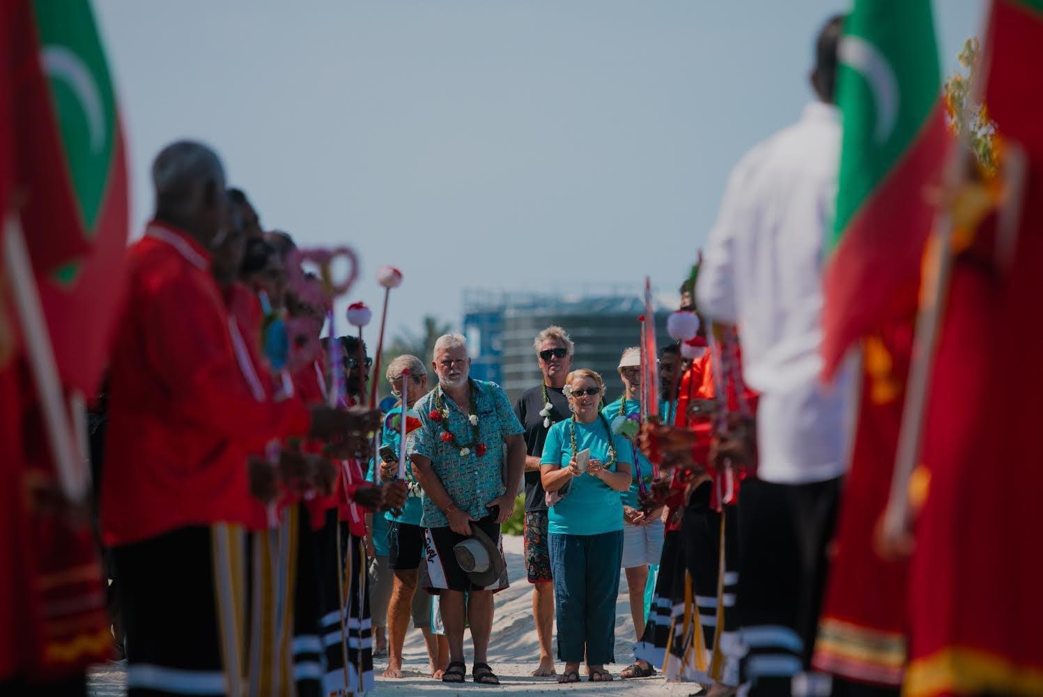 ފުޅަދޫ ރަށު ތެރޭގައި ބިކިނީ ލައިގެން އުޅޭ ފަތުރުވެރިން ޖޫރިމަނާކުރަން ނިންމައިފި