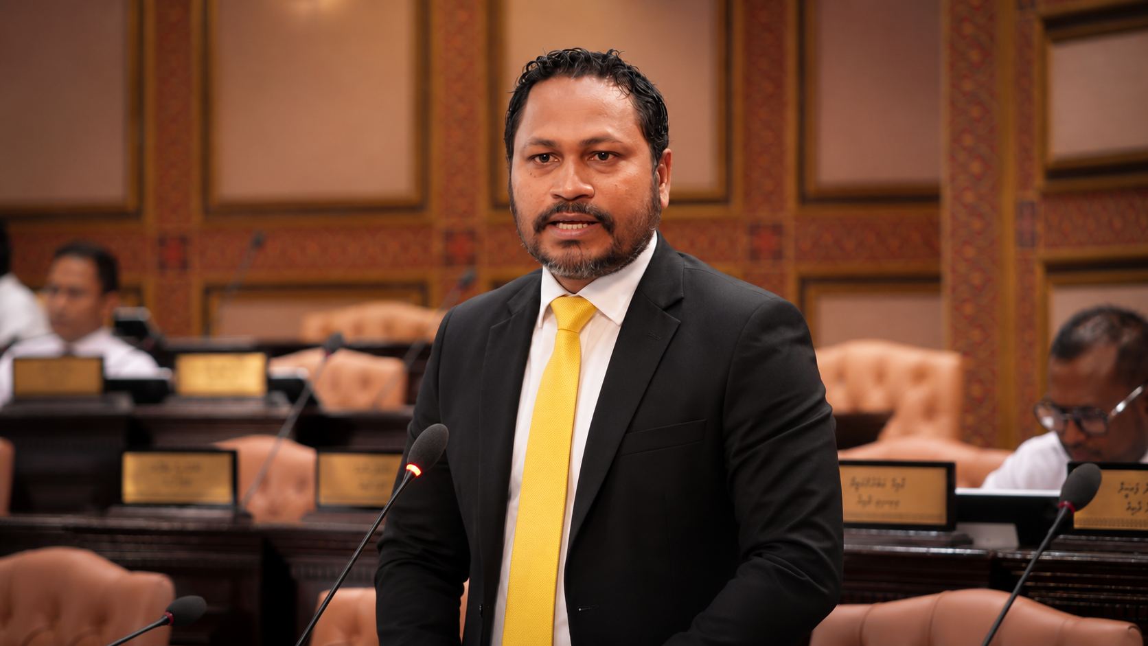 މަޖިލީހުގައި ގިނައީ އަތޮޅުތެރޭގެ މެންބަރުން؛ އެކަމަކު ޤާނޫނު ހަދަނީ އެރައްޔިތުން ޙައްޤުތަކުން މަހުރޫމުވާ ގޮތަށް: ސަމީރު