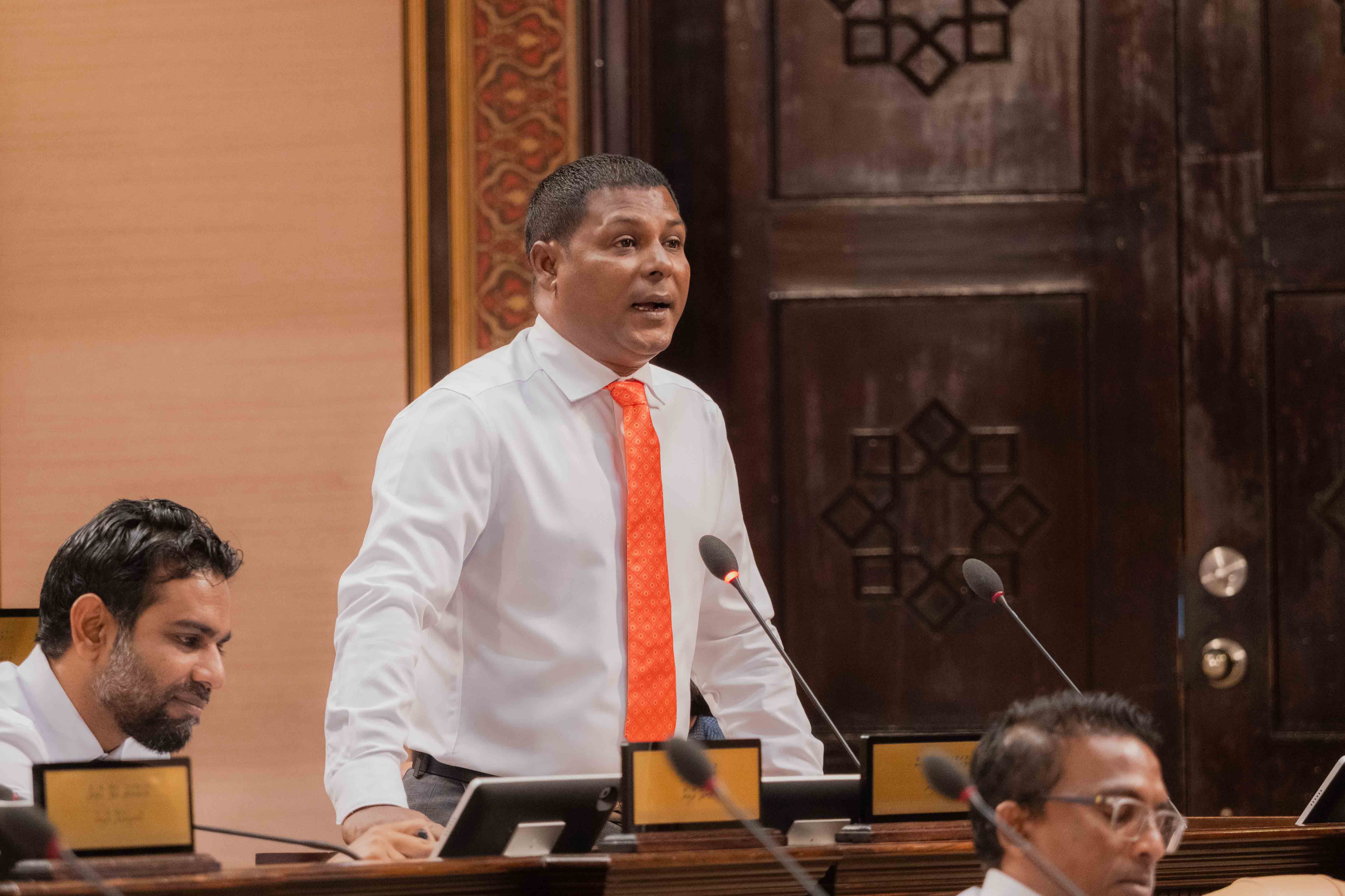 ސިޔާސީ މަންފާއަށް ވަޒީފާ ދީގެން "ވަތަނީ ހިދުމަތް" ފުރިހަމައެއް ނުވާނެ: އައްބާސް