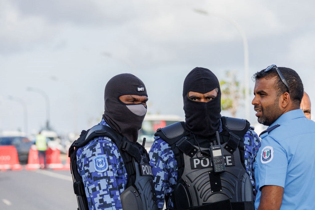 ގަލޮޅު ގެއަކުން 3 ލައްކަ ރުފިޔާ ފޭރުނު މައްސަލައިގެ އަޑީގައި ހުރި ކަމަށް ތުހުމަތުކޮށް އެގޭގެ އާއިލާ މީހަކު ހައްޔަރުކޮށްފި
