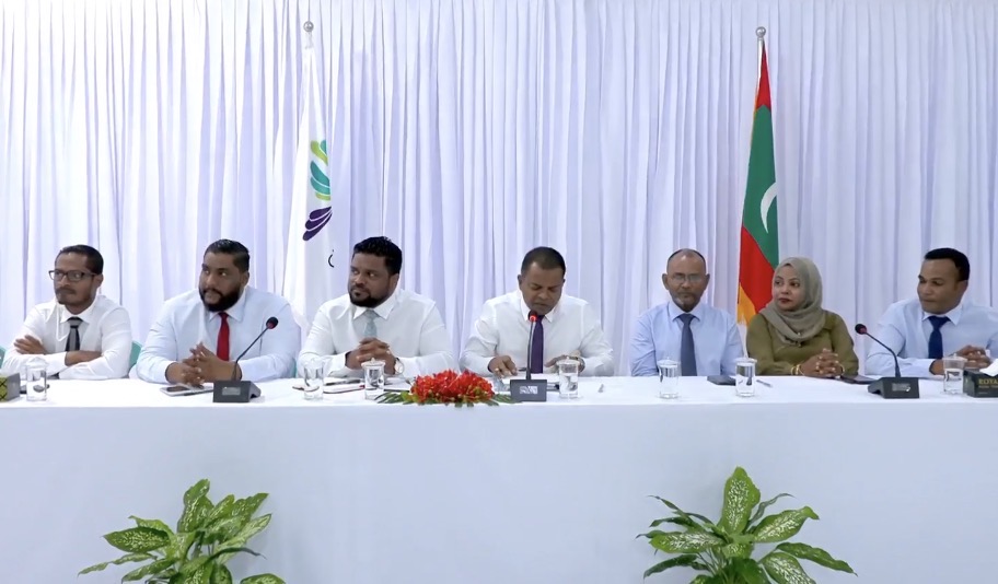 ބިންތައް ސަރުކާރުގެ ބެލުމުގެ ދަށަށް ގެންދާތީ އައްޑޫ ރައްޔިތުންނަށް މަހަކު 10 މިލިއަންގެ ގެއްލުން ލިބޭ: ކައުންސިލް