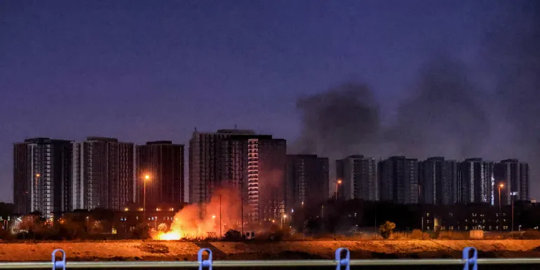 އީރާނުން ޢިރާޤުގެ ވެރިރަށް ބަޣުދާދުގައި ހުންނަ ޔޫއެސް އެމްބަސީއަށް ވަރުގަދަ ހަމަލާތަކެއް ދީފި