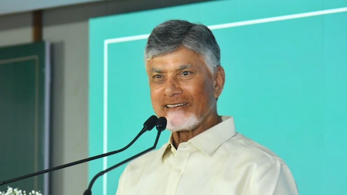 އާންދުރަ ޕްރަދޭޝް: ގިނަ ކުދިން ހޯދާ އާއިލާތަކަށް 40000 އާއި ހަމަޔަށް އެހީ ދެނީ