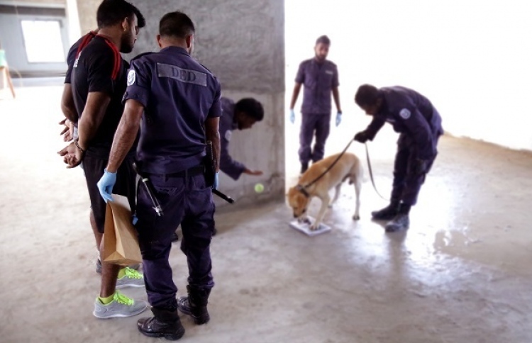 ޑްރަގް ފައިސާ ބޭނުންކުރި ބަޔަކަށް ފުރަތަމަ ފަހަރަށް މަނީ ލޯންޑްރިންގެ ދައުވާ