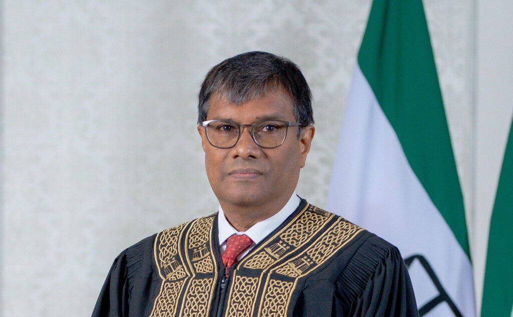 އުއްތަމަ ފަނޑިޔާރު އަޙްމަދު މުޢުތަޞިމް ޢަދުނާން ޝަރަފުވެރިކަމާއެކު ރިޓަޔަރ ކުރަށްވައިފި