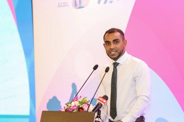 ފާޑުކިއުންތައް ބަލައިގަނެ ފައިސަލް ވިދާޅުވީ ކޯޗެއް ހޯދައިގެން ވާހަކަ ދެއްކުން ރަނގަޅު ކުރައްވާނެކަމަށް