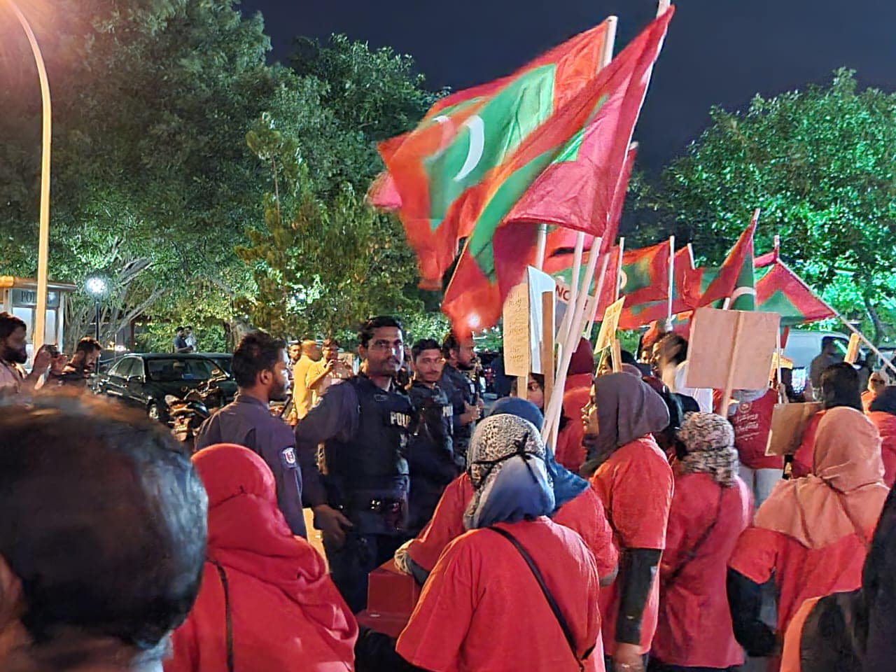 "މިނިވަންކުރޭ" ގެ ނަމުގައި އިދިކޮޅުން ބާއްވާ އިހުތިޖާޖު ފަށައިފި
