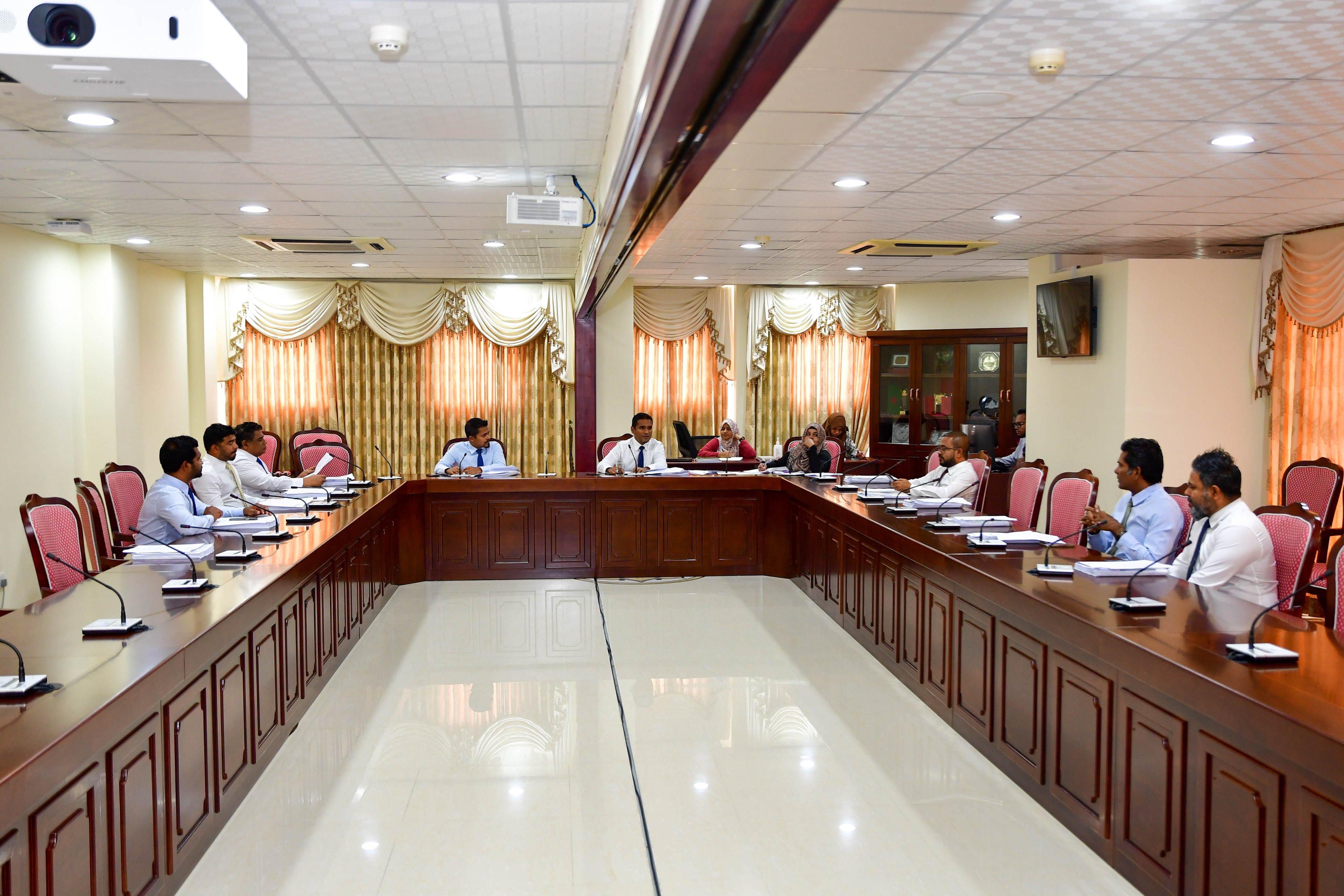 ރަށްރަށުގެ ކަރަންޓު އަގުހެޔޮކުރަން ހަމަސް ދުވަހުގެ މުހުލަތެއް