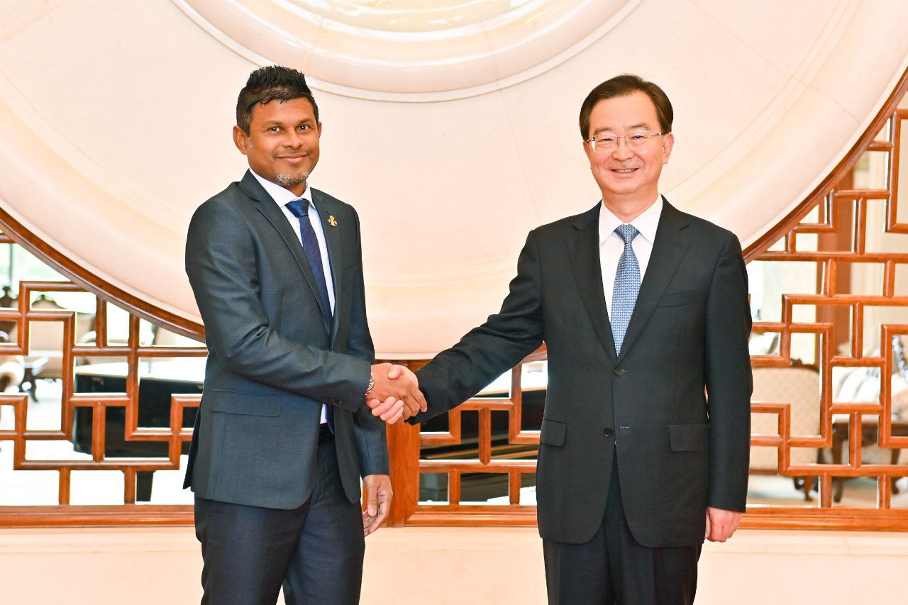 ކޮމިއުނިސްޓް ޕާޓީގެ ޔުނާން ޕްރޮވިންޝަލް ކޮމިޓީގެ ސެކްރެޓަރީއާއި ނައިބު ރައީސް ބައްދަލުކުރައްވައިފި