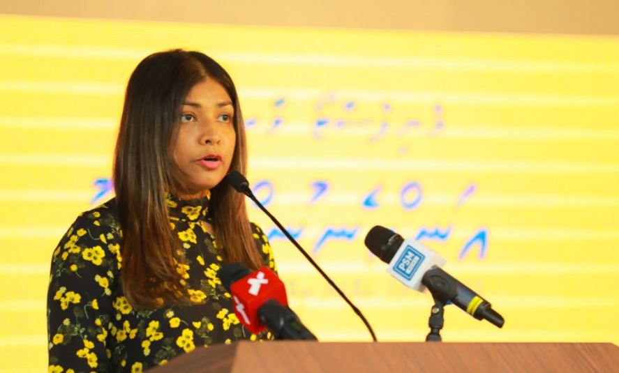ޑިމޮކްރެޓްސްގެ މުސްތަގުބަލް ގައުމަށްވުރެ މުހިންމުކަމަށް ދުށީތީ ހިތާމަކުރަން: ރޮޒޭނާ