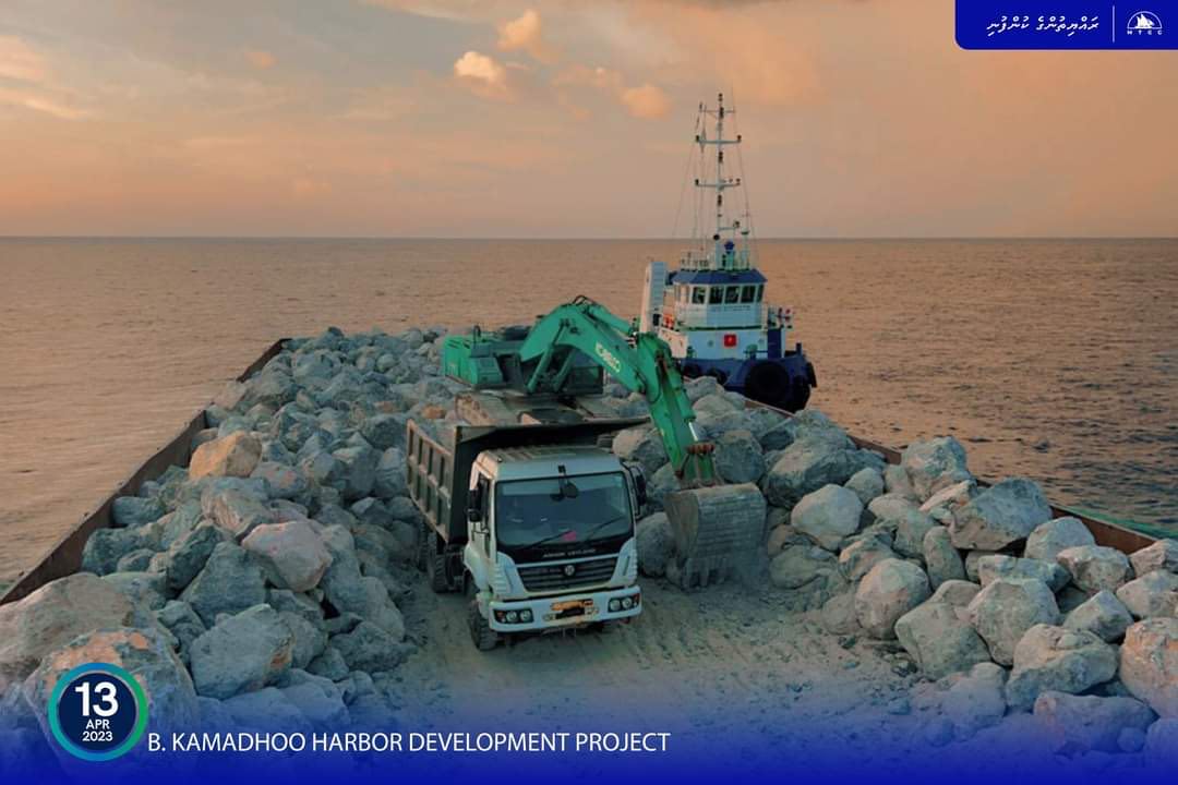 ކަމަދޫ ބަނދަރު: ބޮޑުހިލައިގެ ތިންވަނަ ޝިޕްމަންޓް ރަށަށް ގެންގޮސްފި