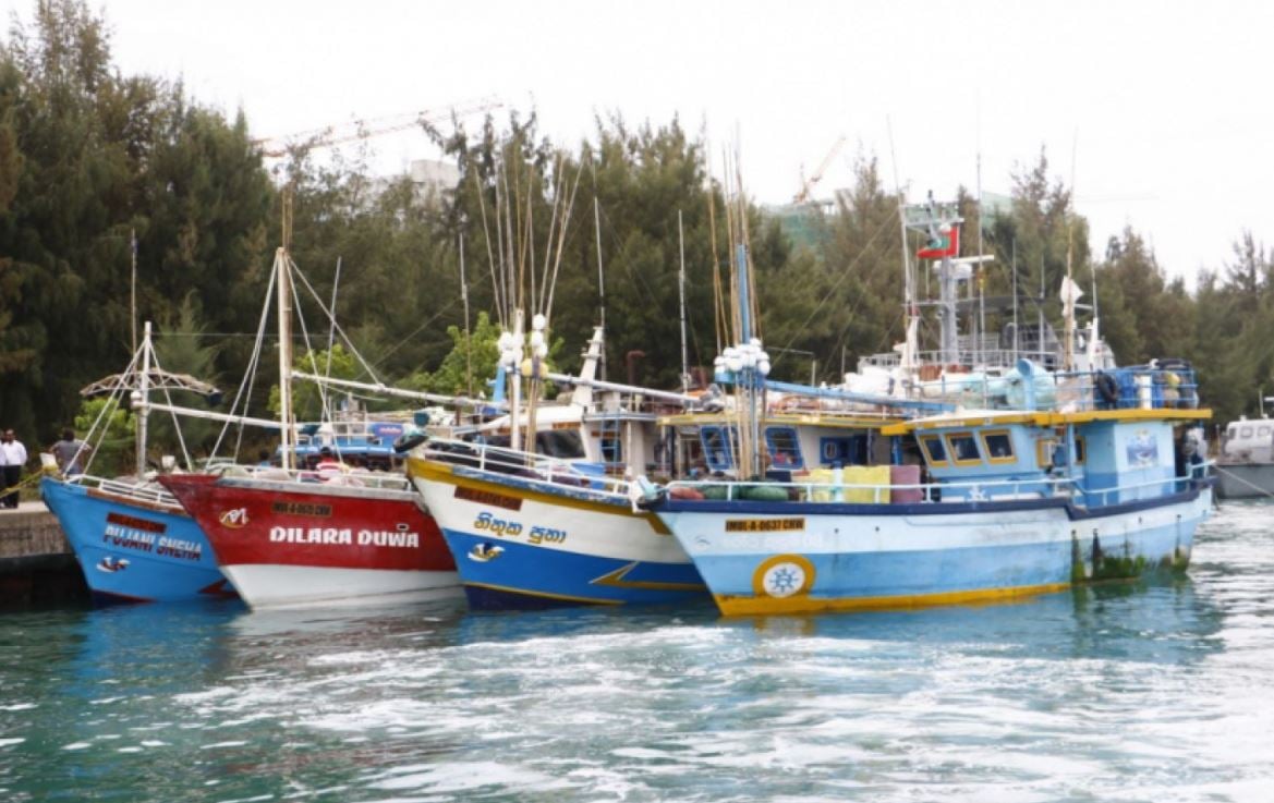 ރާއްޖެ ސަރަހައްދުން ބޭރުގެ 4 މަސް ބޯޓެއް އަތުލައިގެންފި