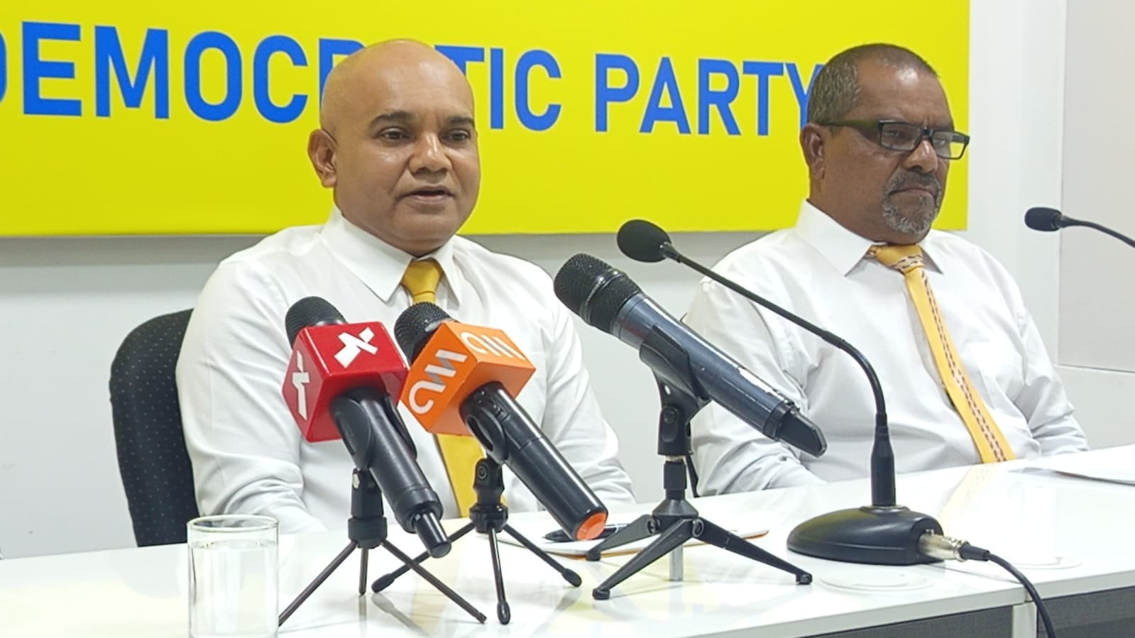 ރެފަރަންޑަމްގައި "ނޫނެކޭ" ބުނުމަށް ބިގޭ ރައްޔިތުންނަށް ގޮވާލައްވައިފި