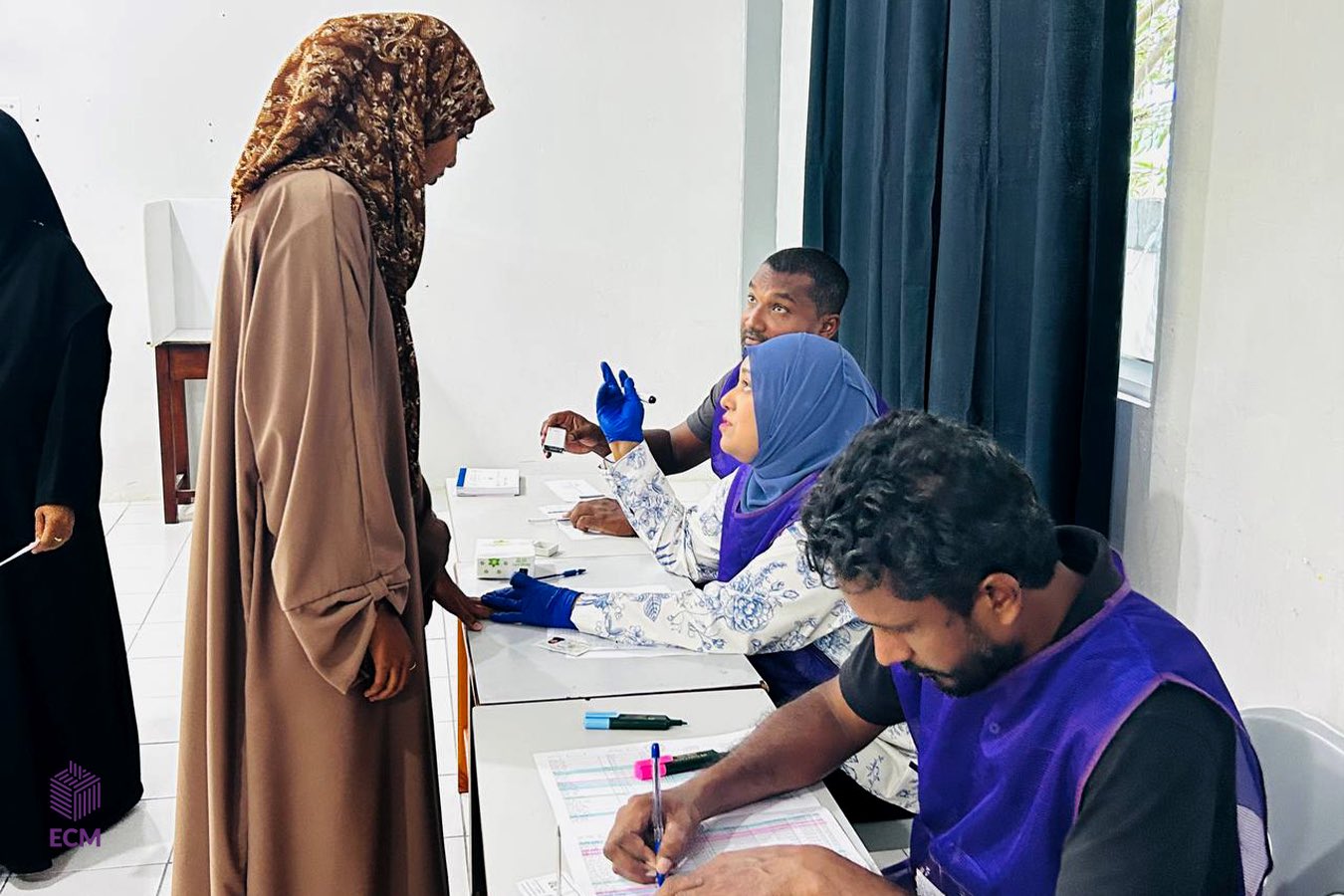 މީދޫ ކައުންސިލް ރައީސްގެ ބައި-އިލެކްޝަން: ވޯޓުފޮށިތައް ބަންދުކޮށްފި