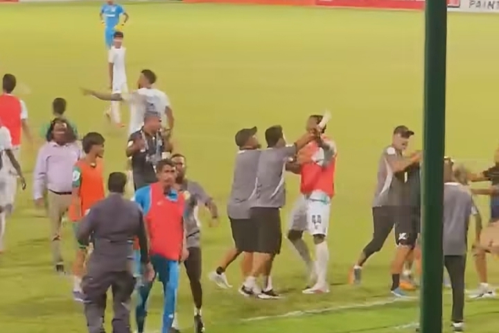 މާޒިޔާގެ އެސިސްޓަންޓް ކޯޗު ސުޒޭރު، ނިއު ރޭޑިއަންޓްގެ ކޯޗަށް ހަމަލާދިން މައްސަލަ ކުށްވެރިކޮށް ފިޔަވަޅު އަޅަން އެދެފި