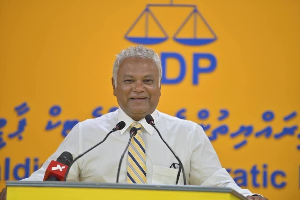 ރެފަރެންޑަމް ބާއްވައިގެން ރައީސް މުޢިއްޒު އުޅެނީ ބަލިވިކަމަށް ރައްޔިތުން ކުރިމަތީގައި ފަޟީޙަތްވާން: ނިޔާޒު