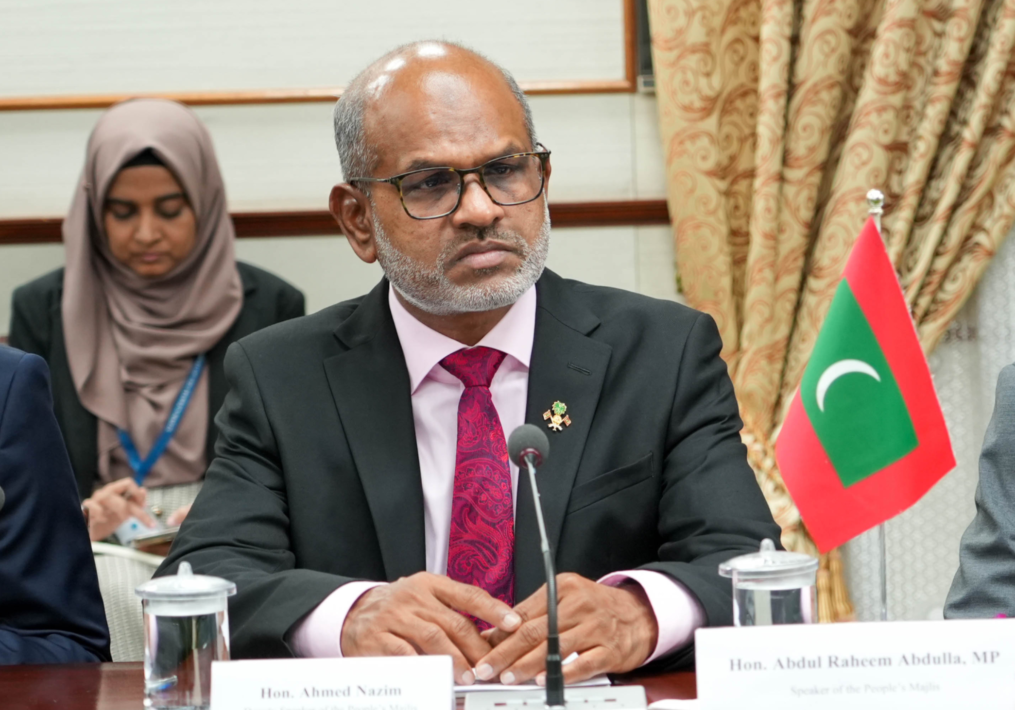 މަޖިލީހުގެ ނައިބު ރައީސްކަމުން ވަކިކުރުމުގެ މައްސަލައިގައި ޖަވާބުދާރީވާން ނާޒިމަށް 10 މިނެޓް ދޭން ނިންމައިފި