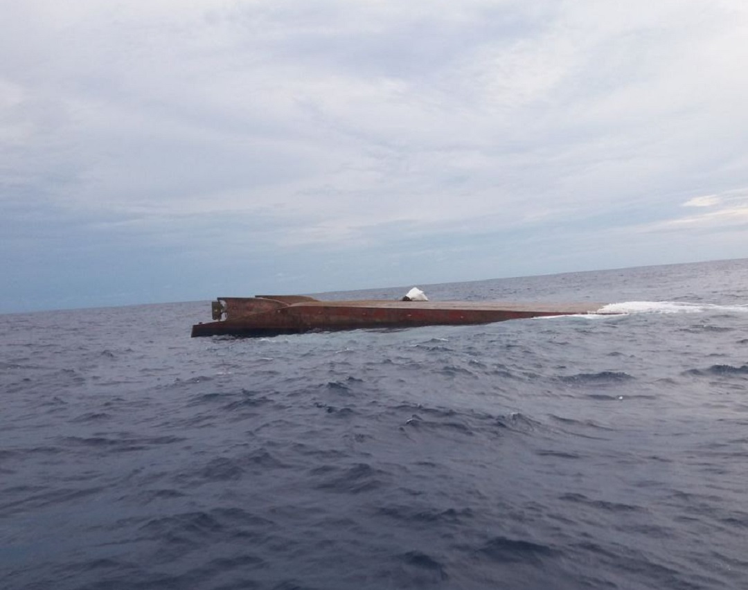 ލޭންޑިންގ ކްރާފްޓެއް ބަންޑުން ޖަހާލައި ދަތުރުކުރި ފަސް މީހުންގެ ތެރެއިން އެކަކު ގެއްލިއްޖެ