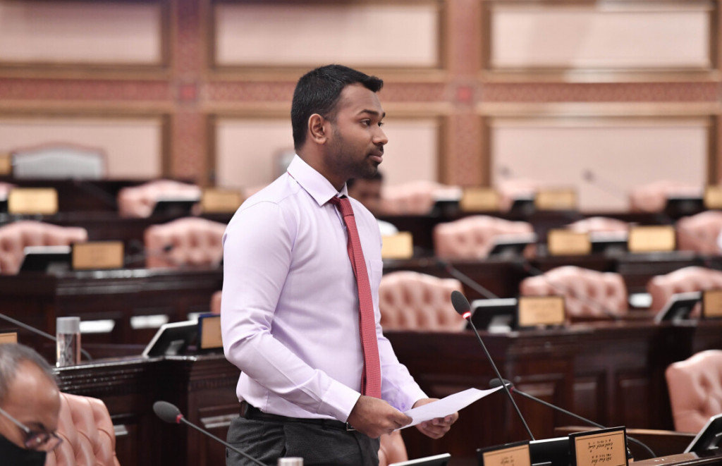 ގޯއްޗާއެކު މާލޭ މީހުންގެ ޒަމާންތަކެއްގެ އިންތިޒާރަށް ނިމުމުމެއް އަތުވެއްޖެ: މީކާއިލް