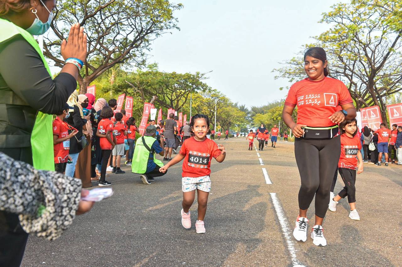 ބީއެމްއެލް ވައު ކިޑްސް ރަން ބާއްވައި އެމްއޭޕީޑީ އަށް 100,000 ރުފިޔާގެ އެހީއެއް