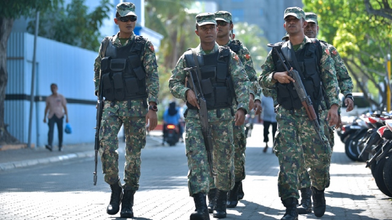 ޓެރަރިޒަމްގެ ތުހުމަތުގައި އައްޑޫން ހައްޔަރުކުރި އެކަކު ދޫކޮށްލައިފި