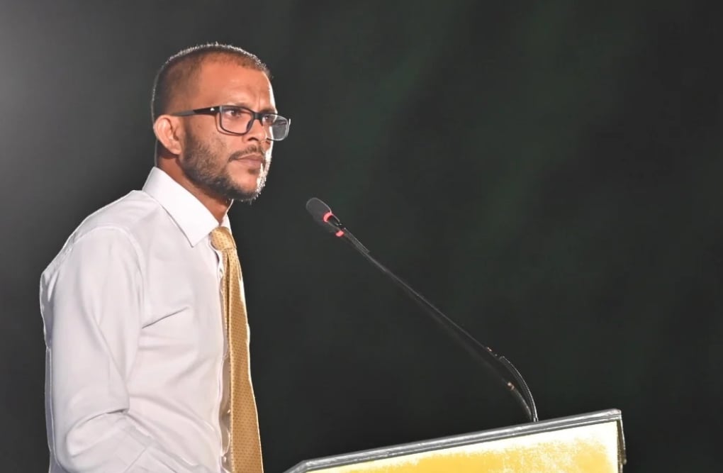 ރައްޔިތުންގެ ނިކަމެތިކަމުގެ ނާޖާއިޒު ފައިދާ ސަރުކާރުން ދަނީ ނަގަމުން: ޔާސިރު