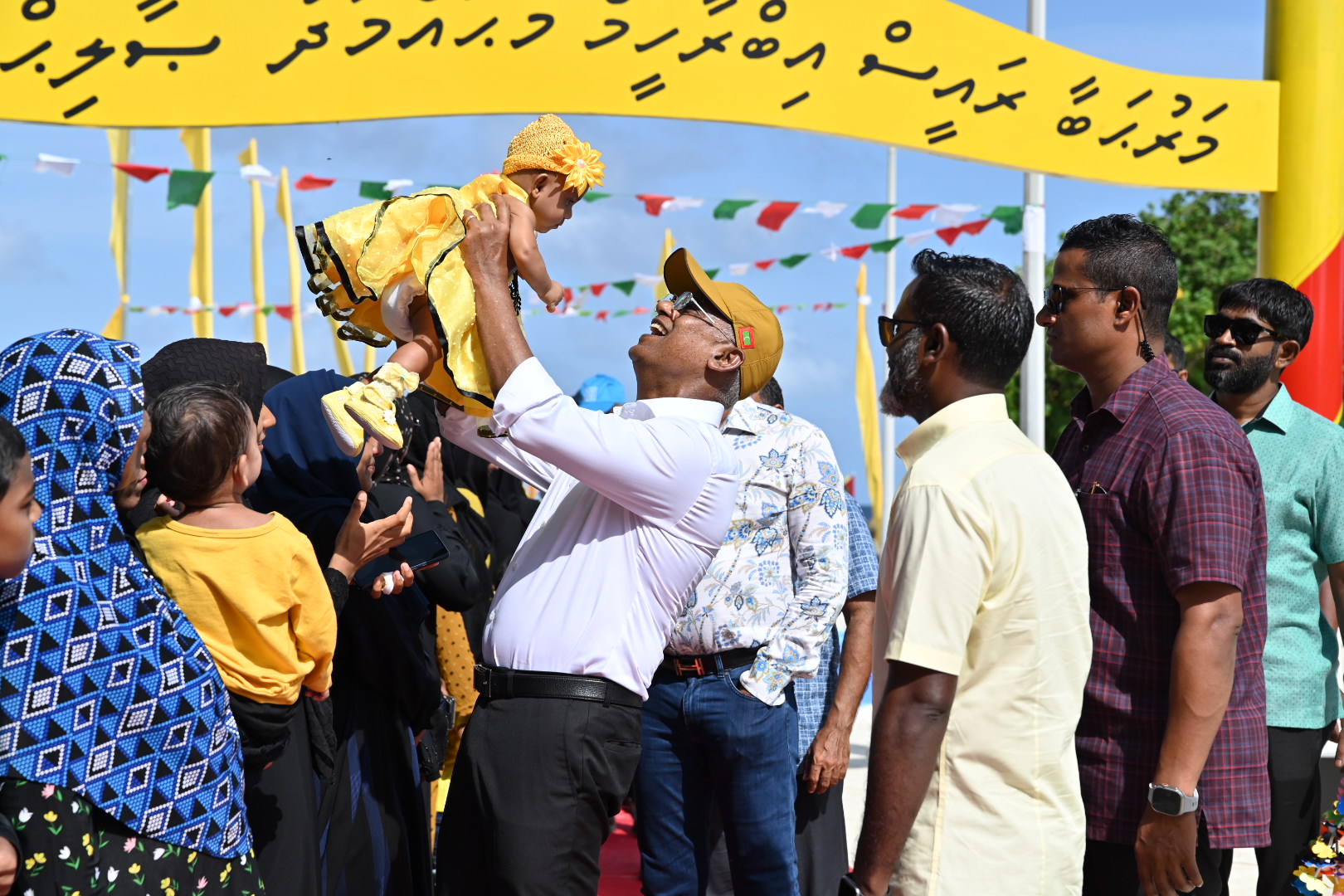 ނޫމަރާ ރައްޔިތުންވެސް ރައީސަށް ހޫނު މަރުޙަބާއެއް ކިޔައިފި