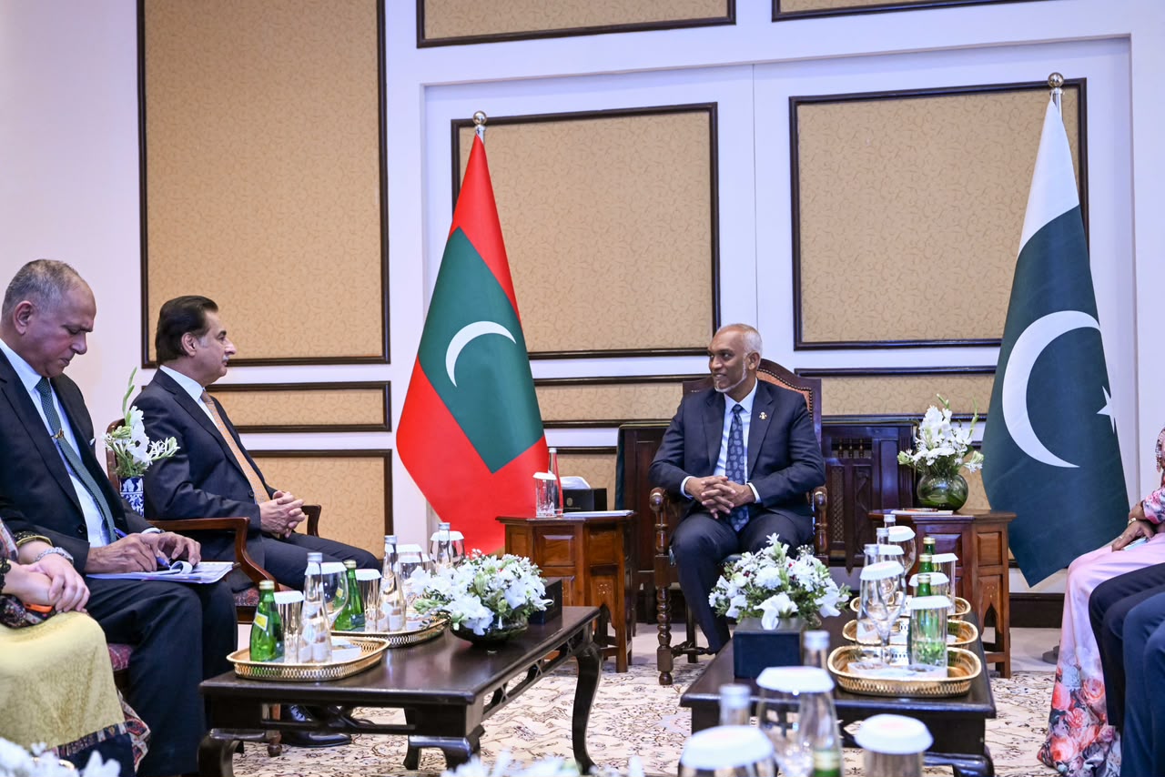 ޕާކިސްތާނުގެ ނޭޝަނަލް އެސެމްބްލީގެ ރައީސް، ރައީސުލްޖުމްހޫރިއްޔާގެ އަރިހަށް އިޙްތިރާމުގެ ޒިޔާރަތެއް ކުރައްވައިފި
