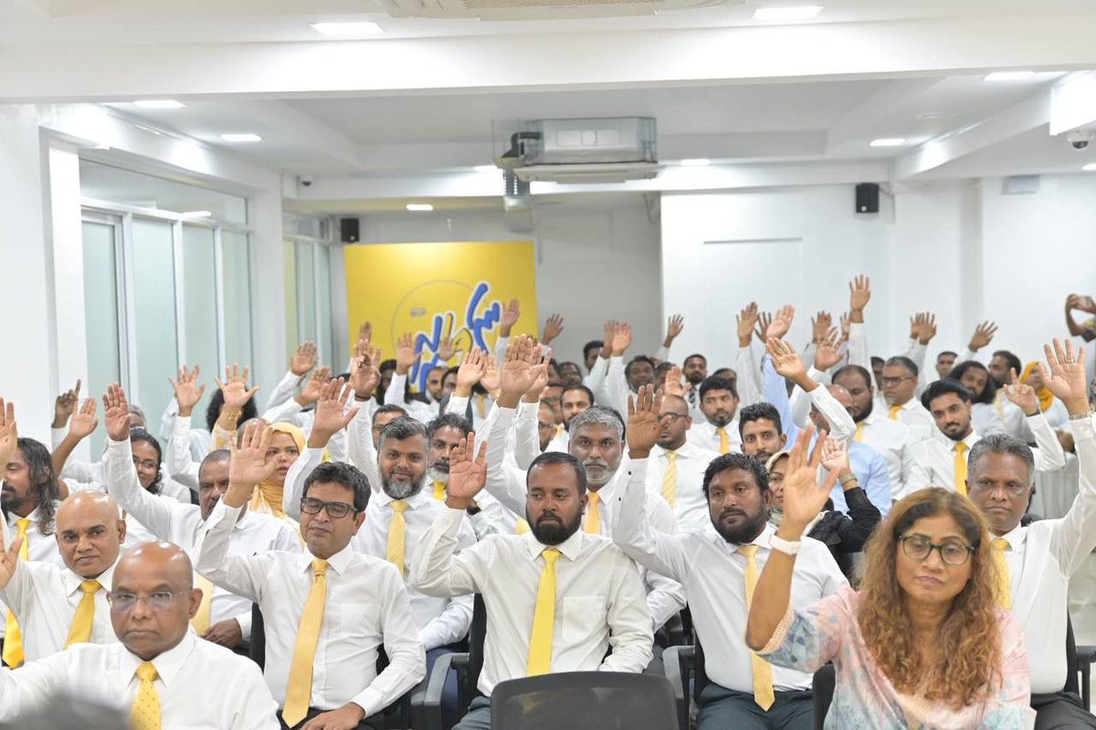 ރައީސް ނަޝީދާއި އެކު އެމްޑީޕީގެ ގައުމީ މަޖިލިސް މާދަމާ ރޭ އެއްވަނީ