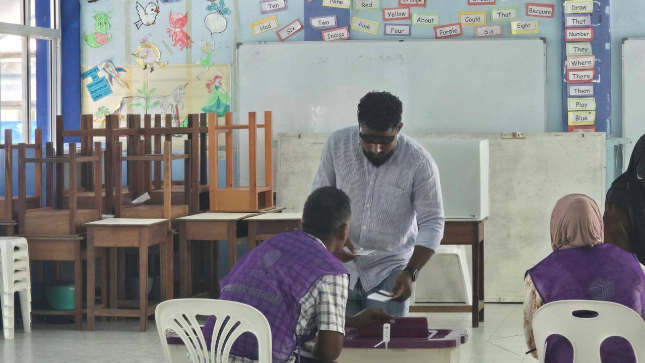 ގުދަށް އޮވެ ވޯޓުލާން ޖެހޭތީ ގިނަބަޔަކު ކަންބޮޑުވުން ފާޅުކުރަނީ