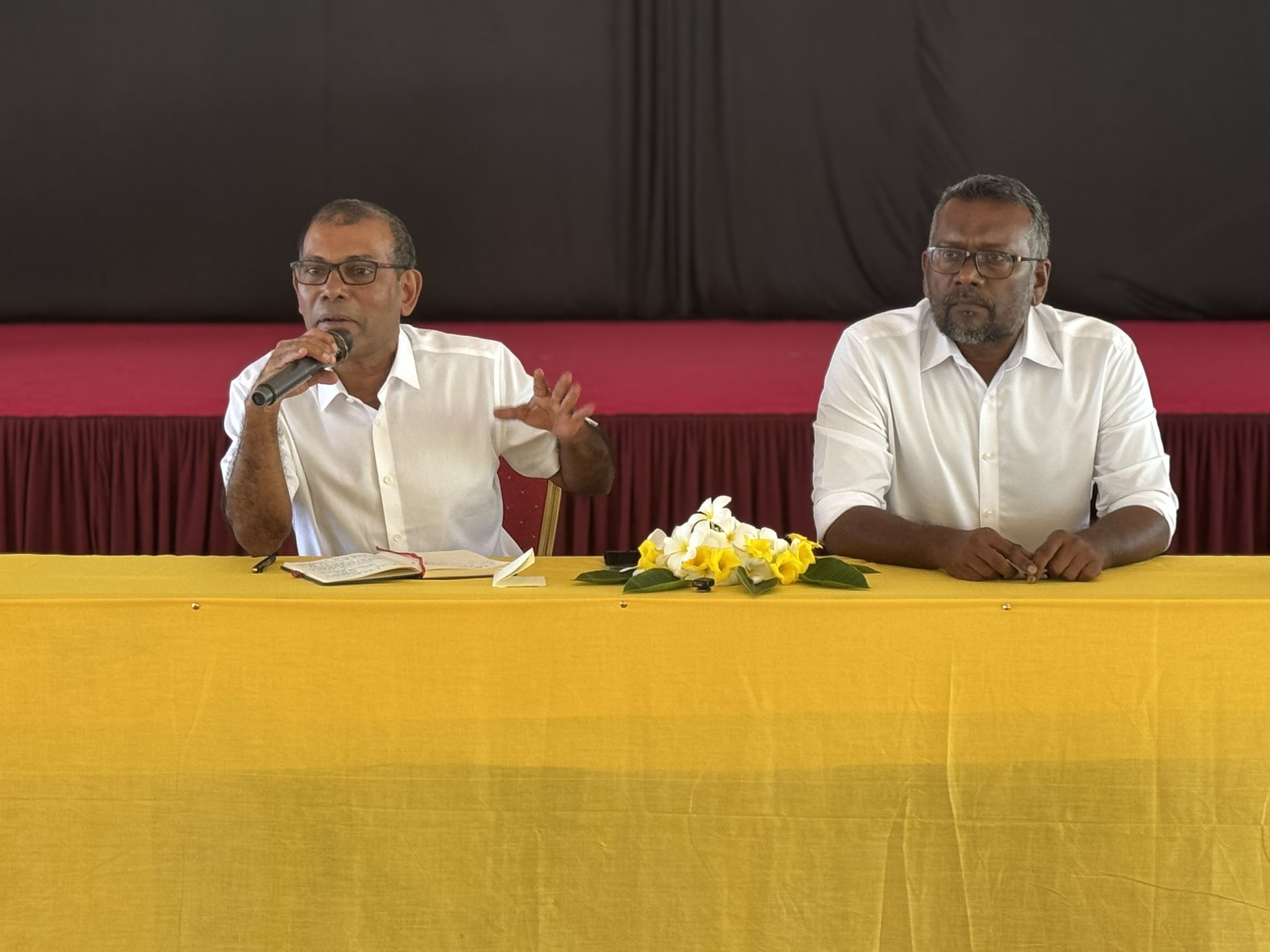 ސަރުކާރުން އޮތީ ރައްޔިތުންނަށް އޮޅުވާލައިފި، ރައީސް ވަގުތުން އިސްތިއުފާ ދެއްވަން ޖެހޭ: ރައީސް ނަޝީދު