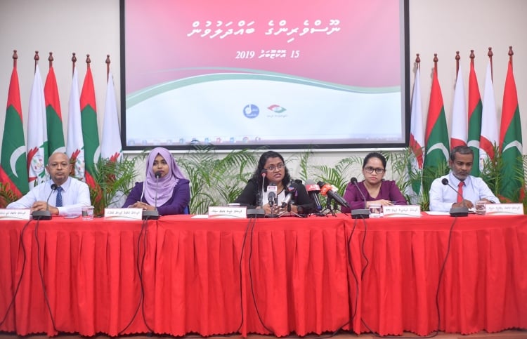 ވެންޓިލޭޓަރު ތަހުގީގުގައި ބައެއް މީހުންނާއި ސުވާލުކޮށްފި