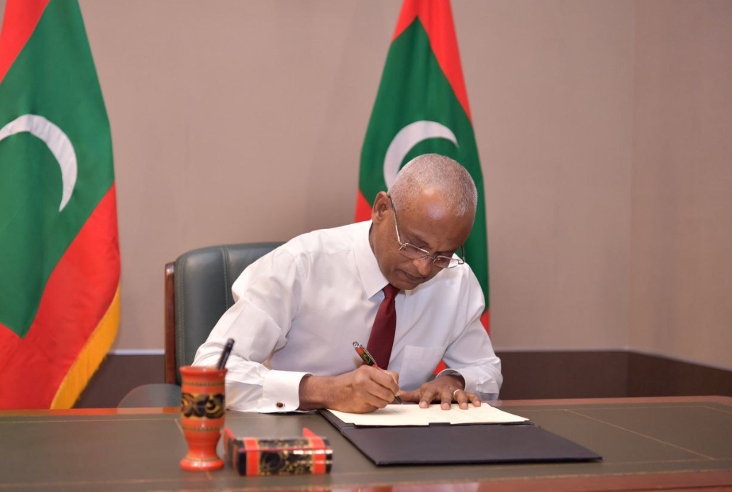 ޓެކްސް ބޮޑުކުރަން ފާސްކުރި ބިލު ރައީސް ތަސްދީގުކުރައްވައިފި