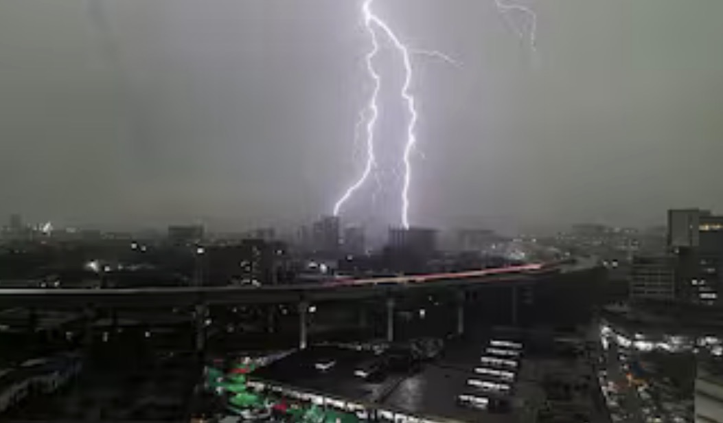 ބަންގްލަދޭޝްގައި ހޮނު އެޅުމުގެ ހާދިސާތަކެއް؛ 14 މީހުން މަރު