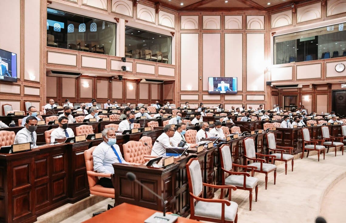 މަޖިލީހުގައިވެސް އެނޫންތަންތާގައިވެސް މުސްލިމަކަށް ޤުރުއާން ކިޔެވެންވާނެއެވެ.