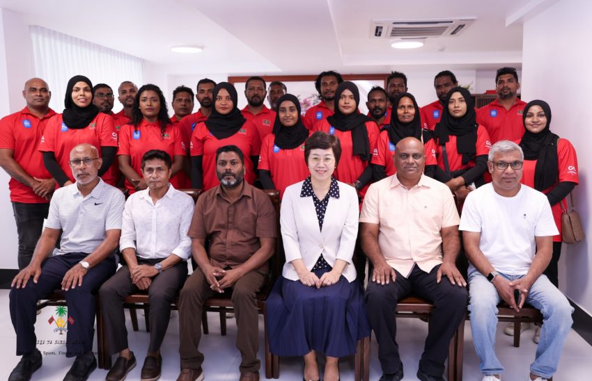 ވޮލީ ކޯޗުން ތަމްރީންކުރަން ޗައިނާއަށް